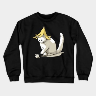 Funny banana cat catching mouse Crewneck Sweatshirt